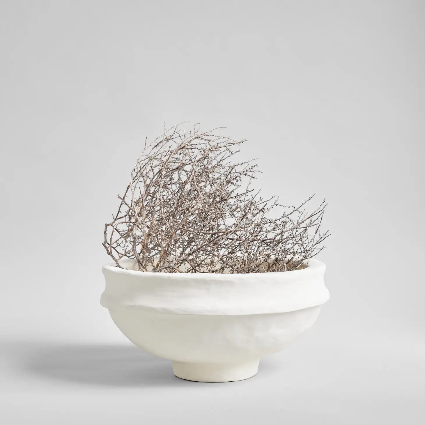 Tazón de papel maché — Escultura artesanal en blanco cálido — ROUCLÊ Maison Contemporaine