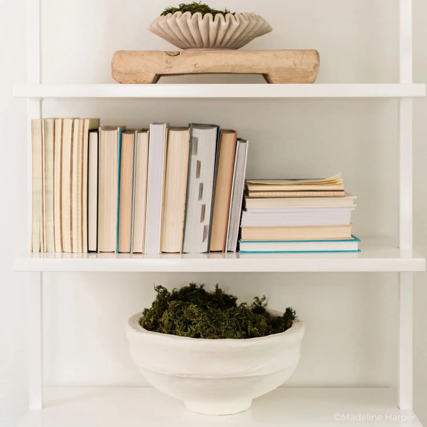 Tazón de papel maché — Escultura artesanal en blanco cálido — ROUCLÊ Maison Contemporaine
